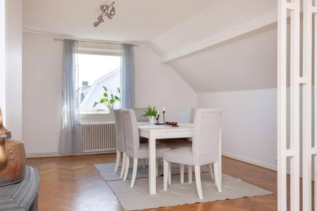White & Bright Room In A Shared Apartment Göteborg Exteriér fotografie