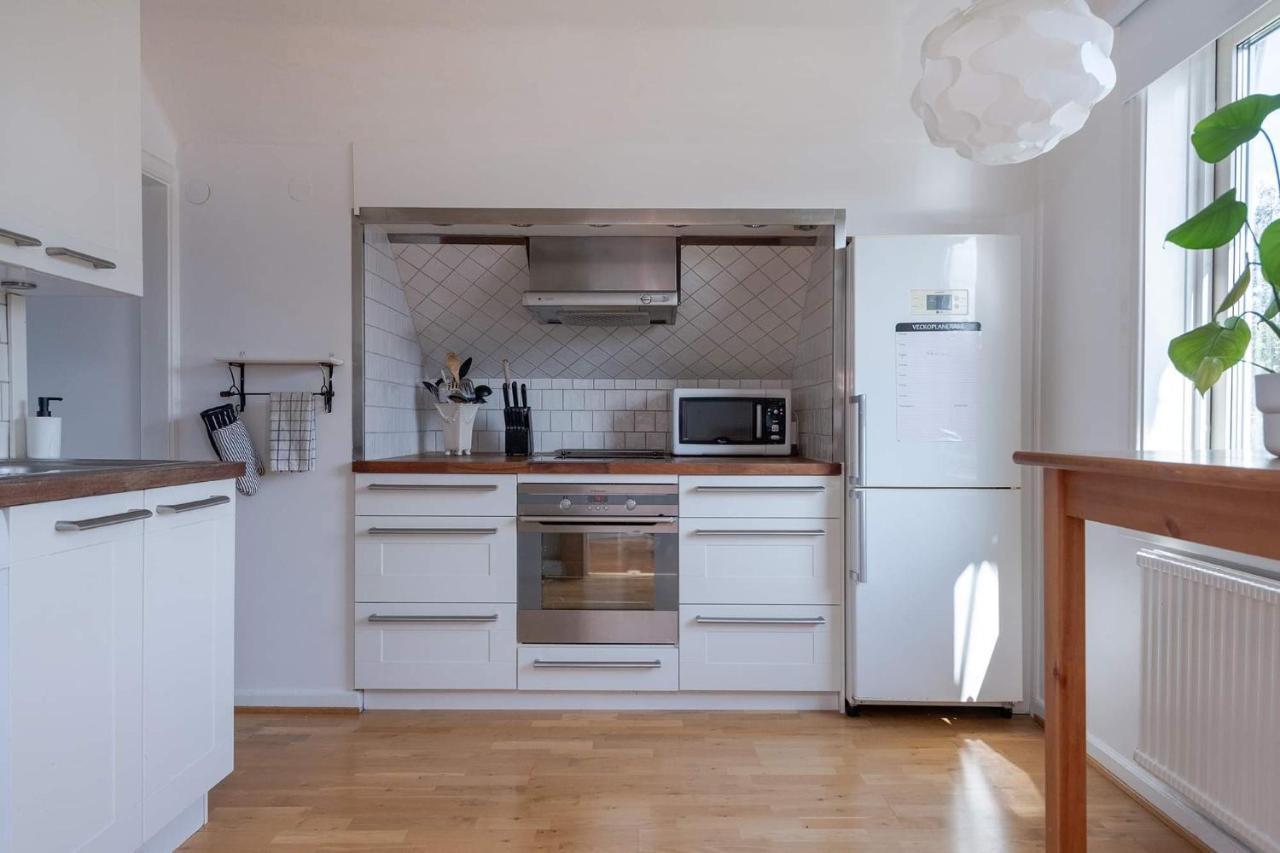 White & Bright Room In A Shared Apartment Göteborg Exteriér fotografie
