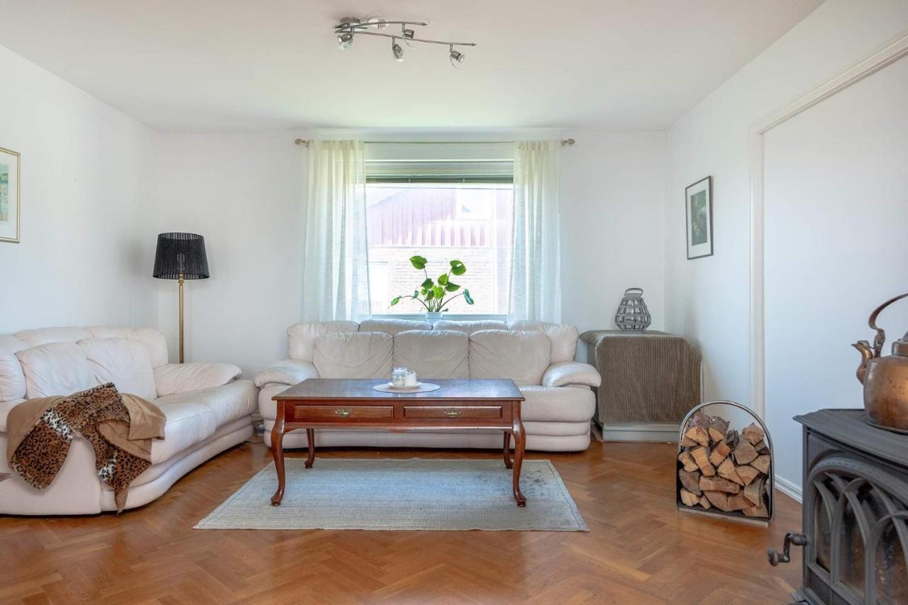 White & Bright Room In A Shared Apartment Göteborg Exteriér fotografie